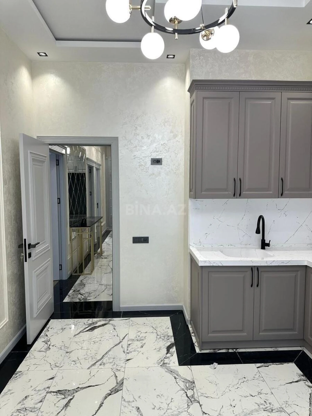 Satılır 3 otaqlı mənzil 115 m²