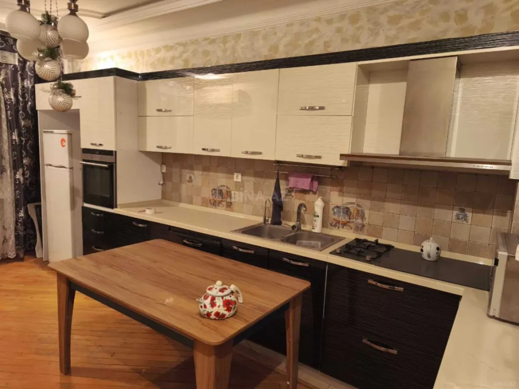 Kirayə verilir 3 otaqlı mənzil 150 m²