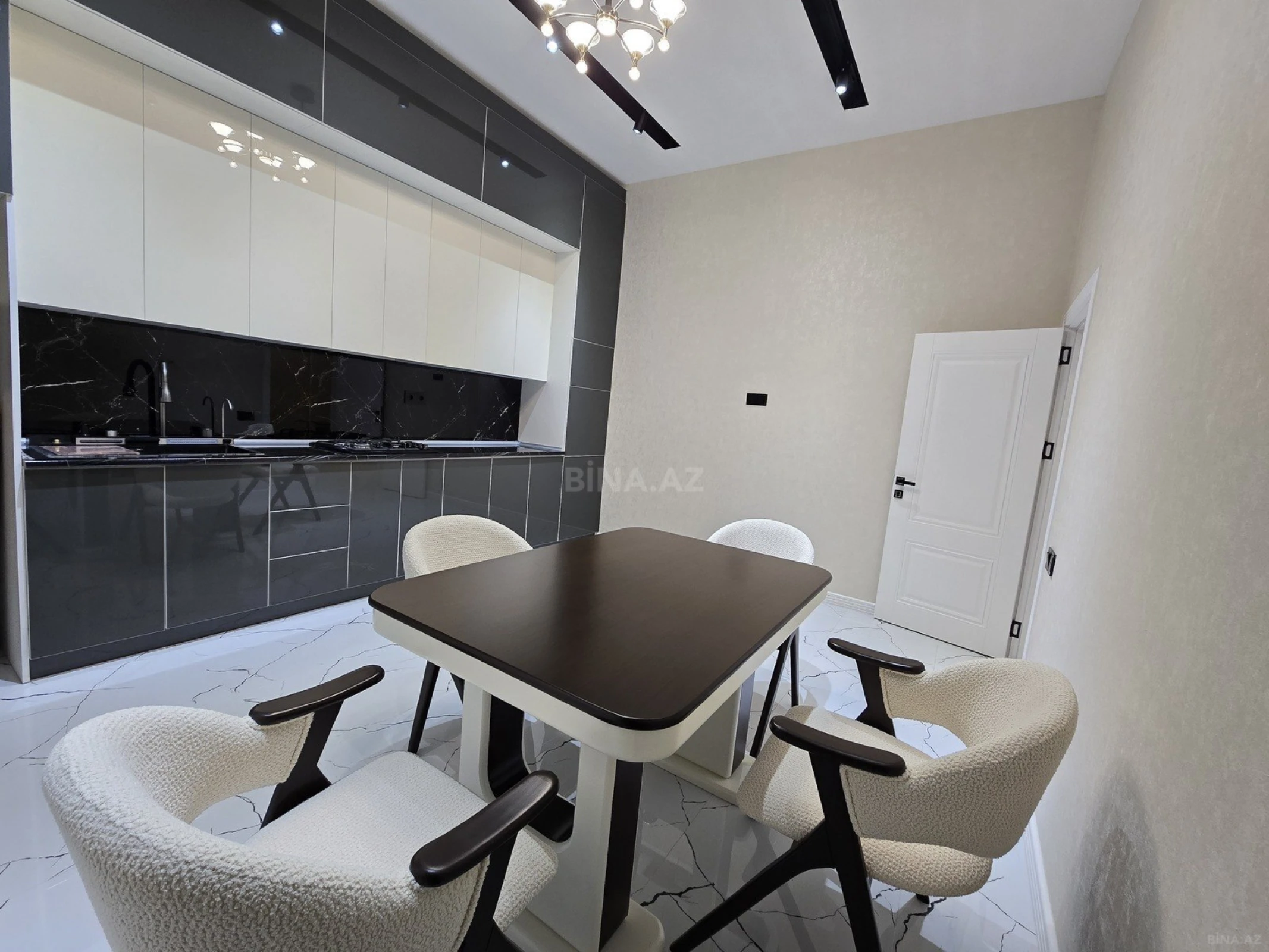 Satılır 4 otaqlı həyət evi 180 m²