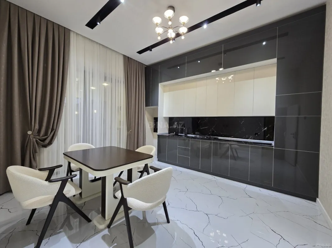 Satılır 4 otaqlı həyət evi 180 m²