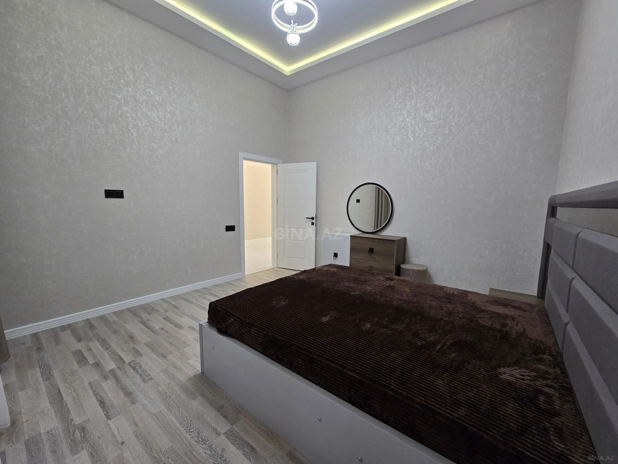 Satılır 4 otaqlı həyət evi 180 m²