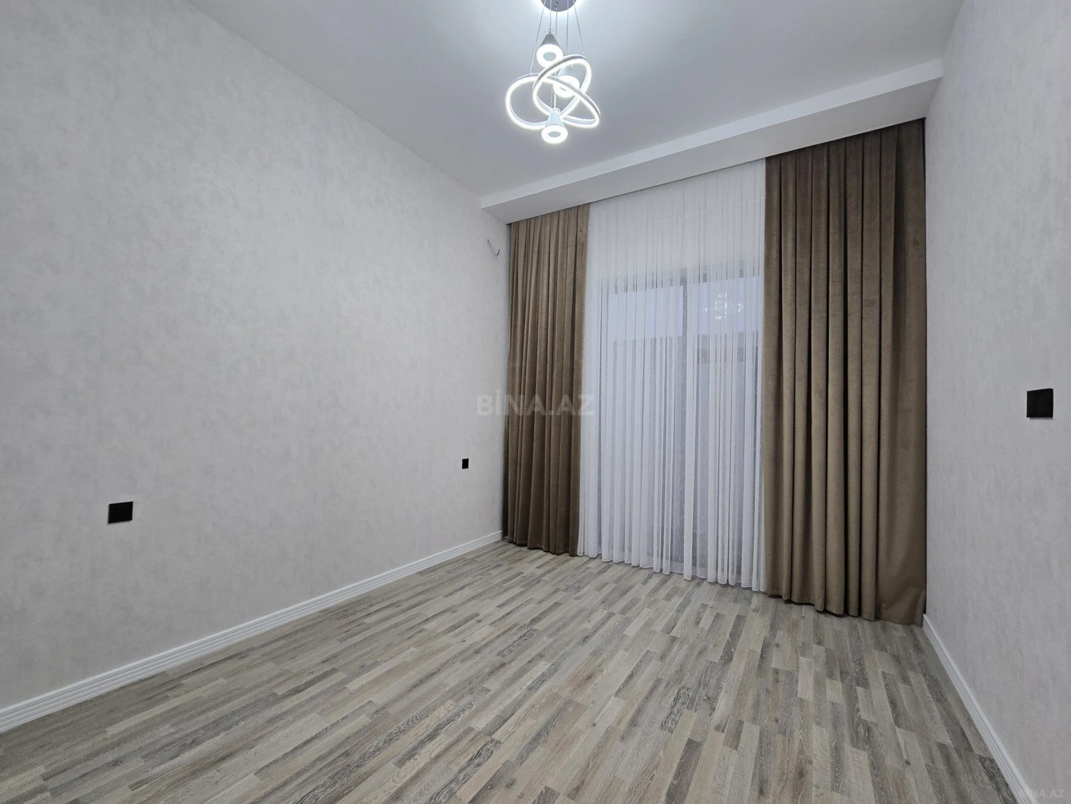 Satılır 4 otaqlı həyət evi 180 m²