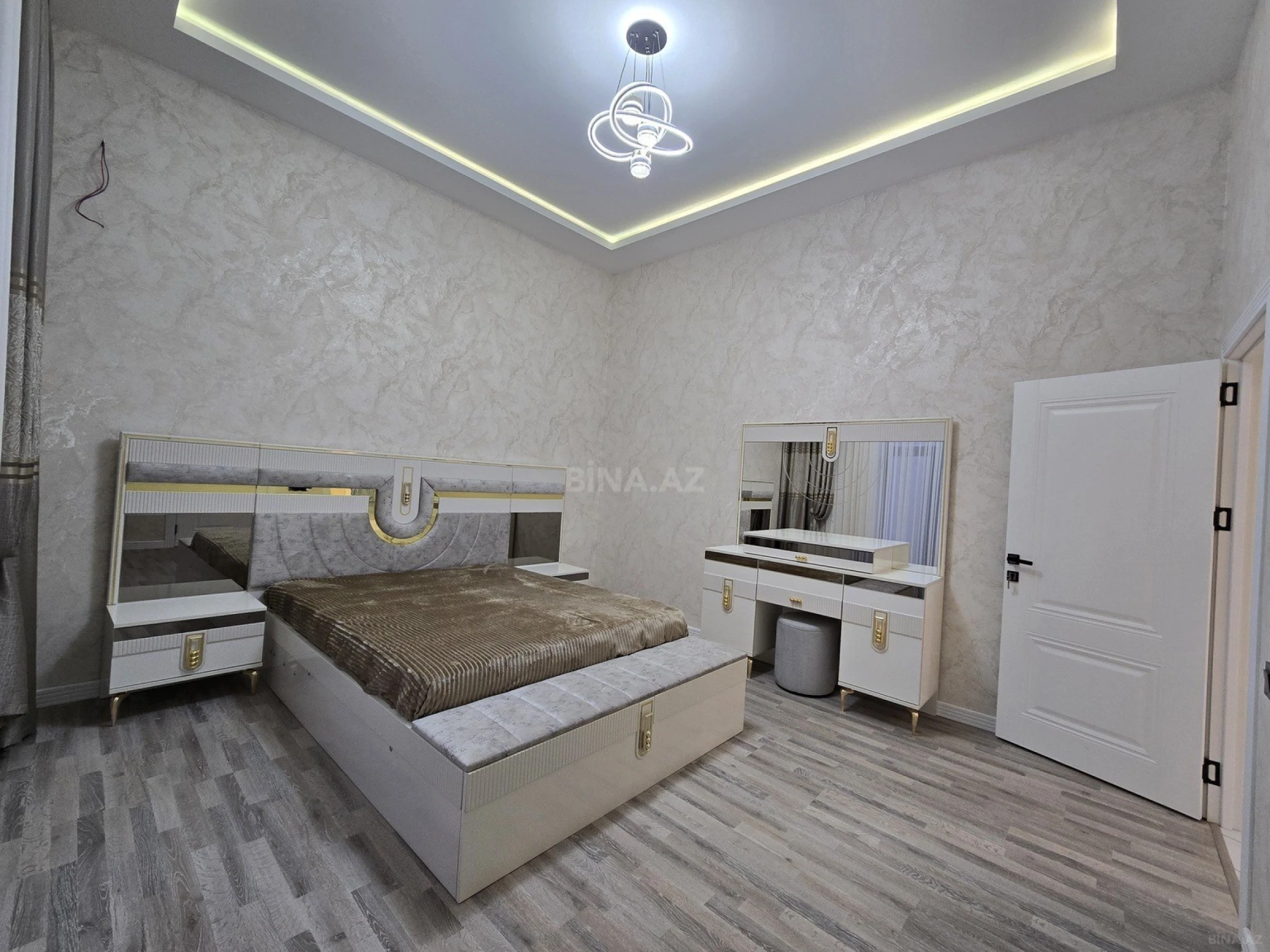 Satılır 4 otaqlı həyət evi 180 m²