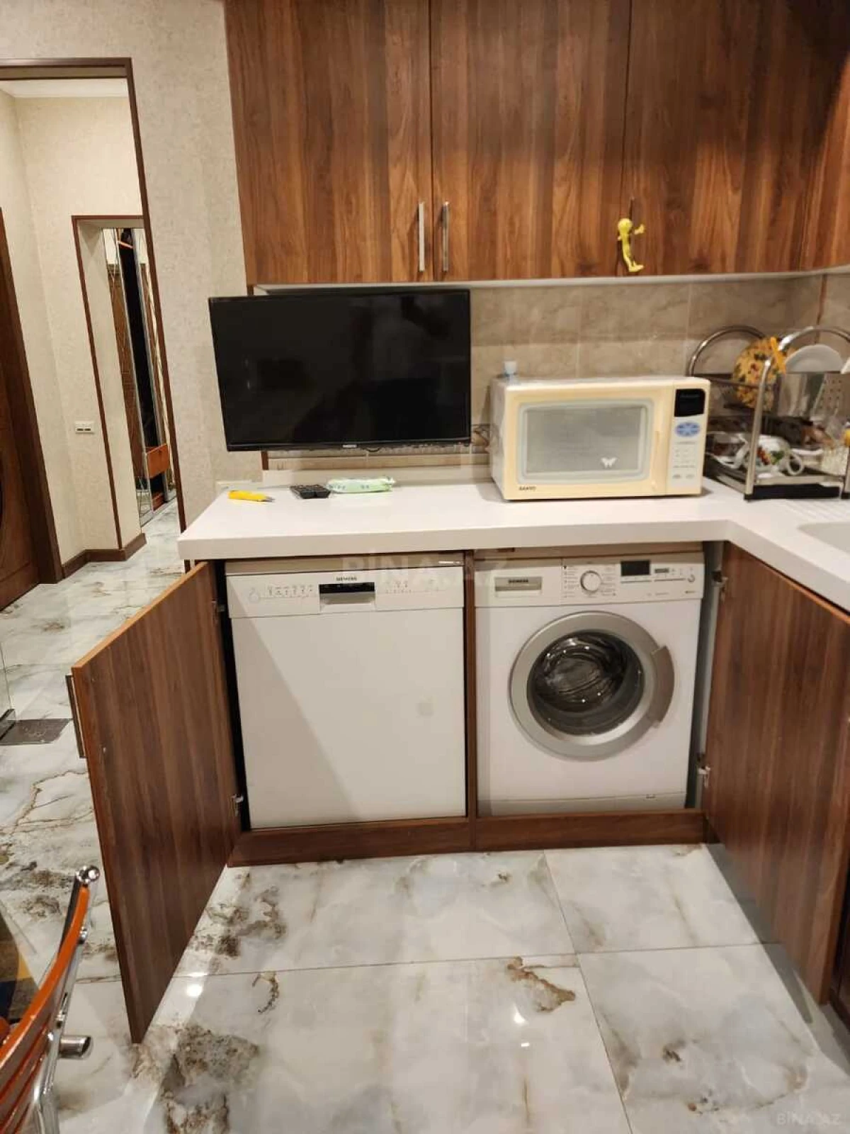 Kirayə verilir 5 otaqlı mənzil 200 m²