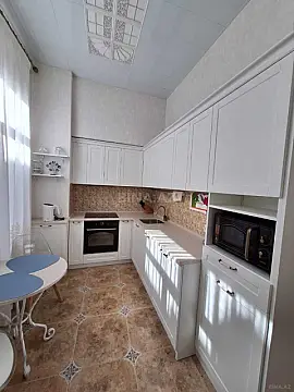 Kirayə verilir 2 otaqlı mənzil 70 m²