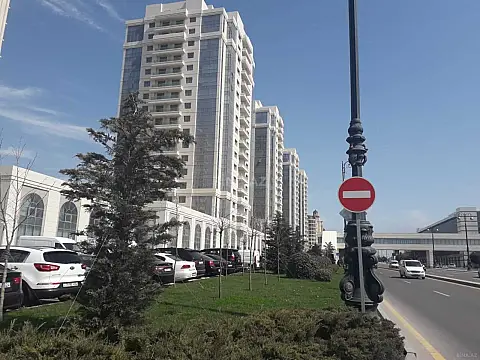 Satılır 3 otaqlı mənzil 170 m² — Bakı, Bakıxanov 3 otaq 170.00 m²