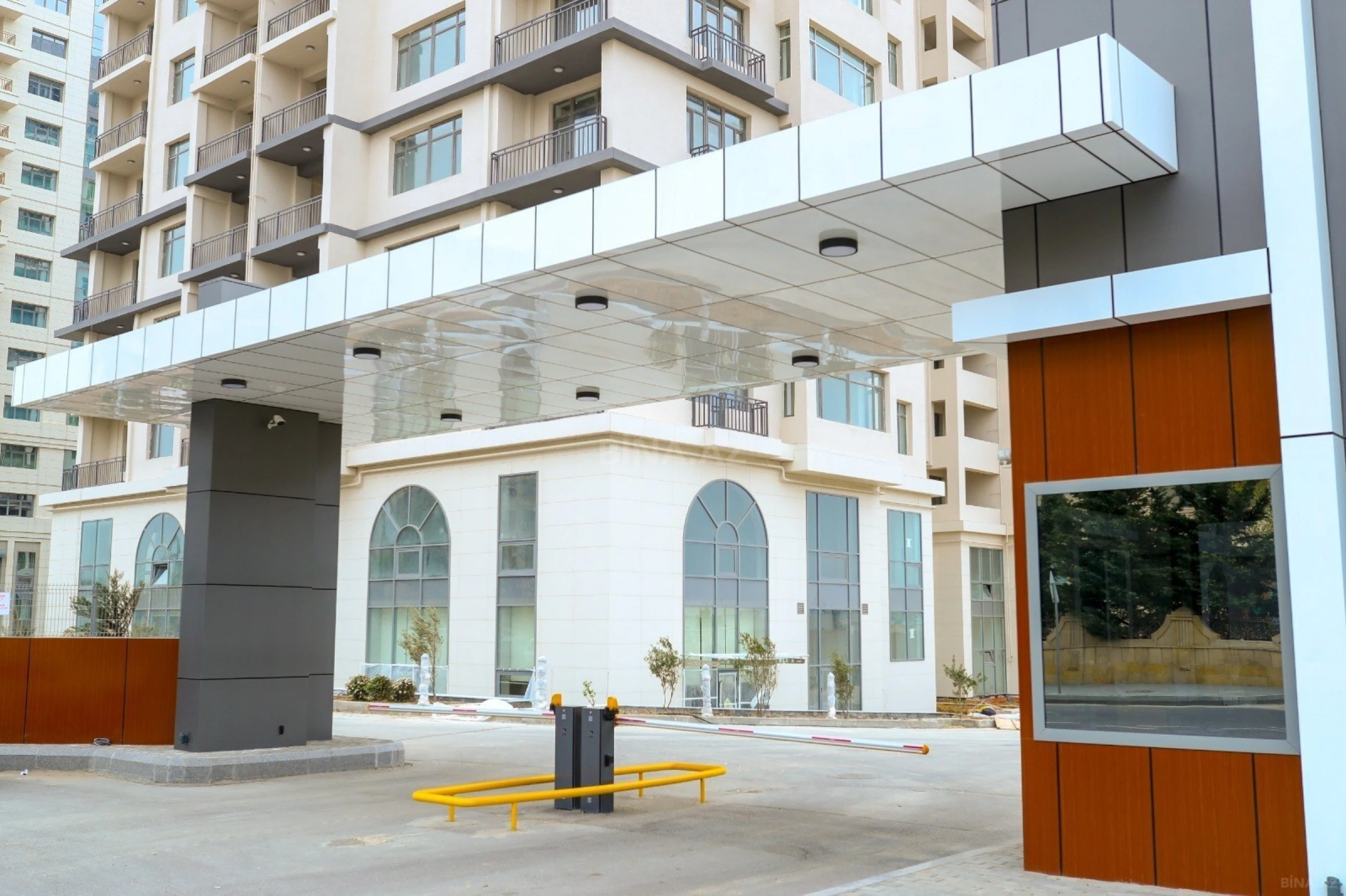 Satılır 3 otaqlı mənzil 170 m²