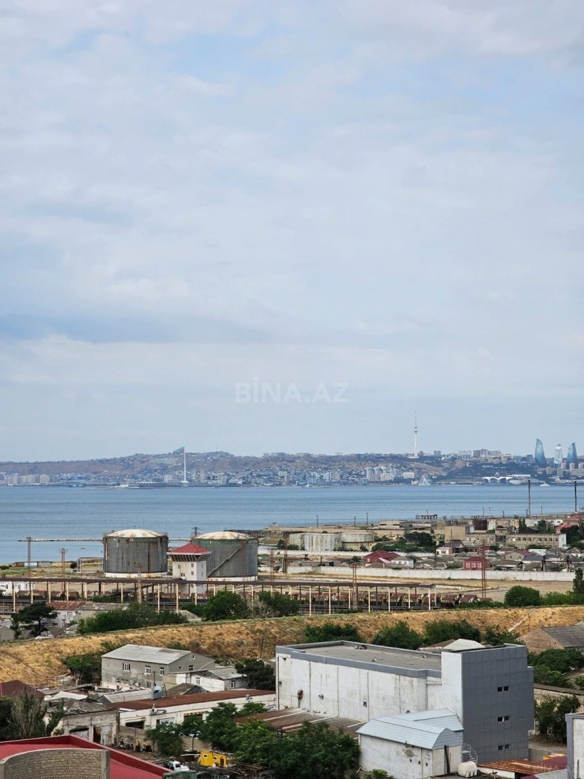 Satılır 3 otaqlı mənzil 135 m²