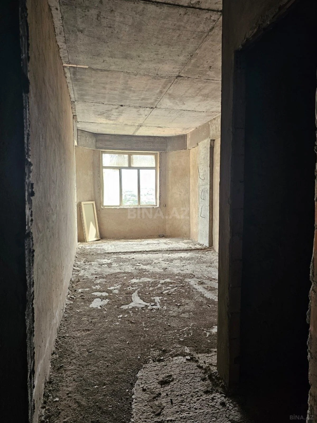 Satılır 3 otaqlı mənzil 135 m²
