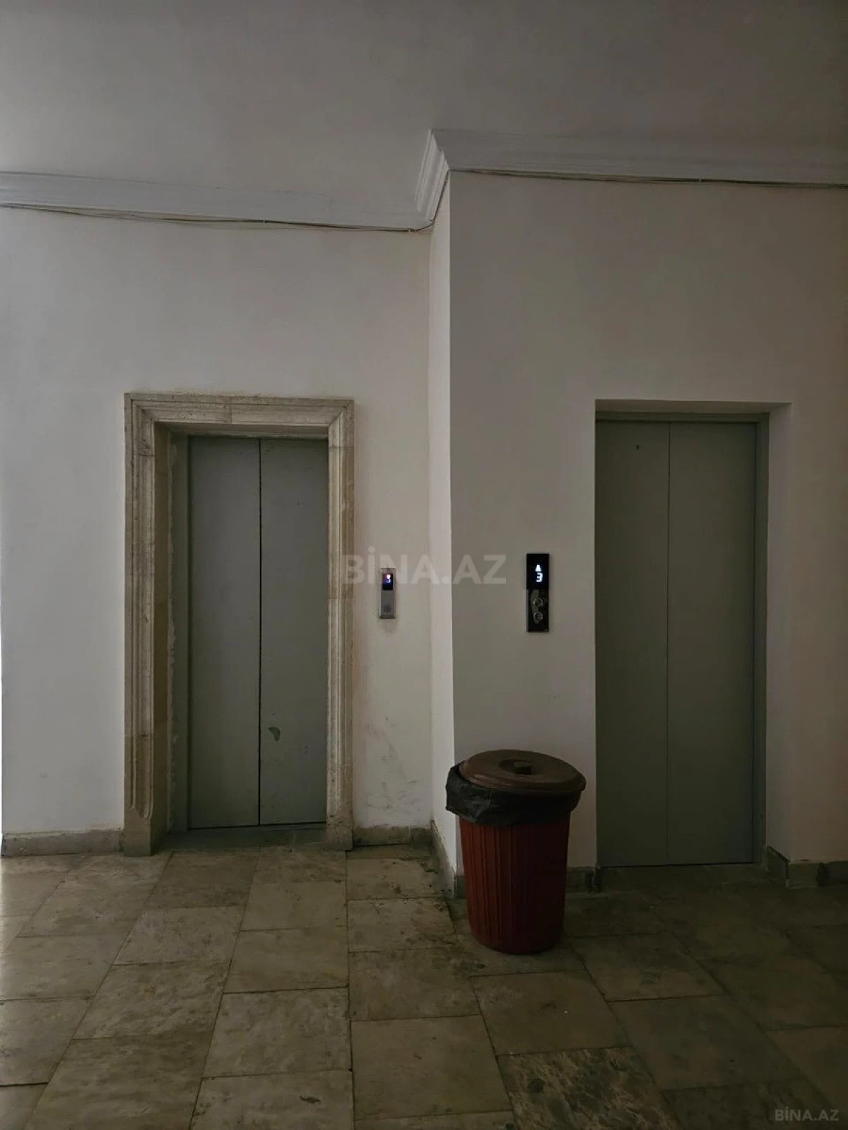 Satılır 3 otaqlı mənzil 135 m²