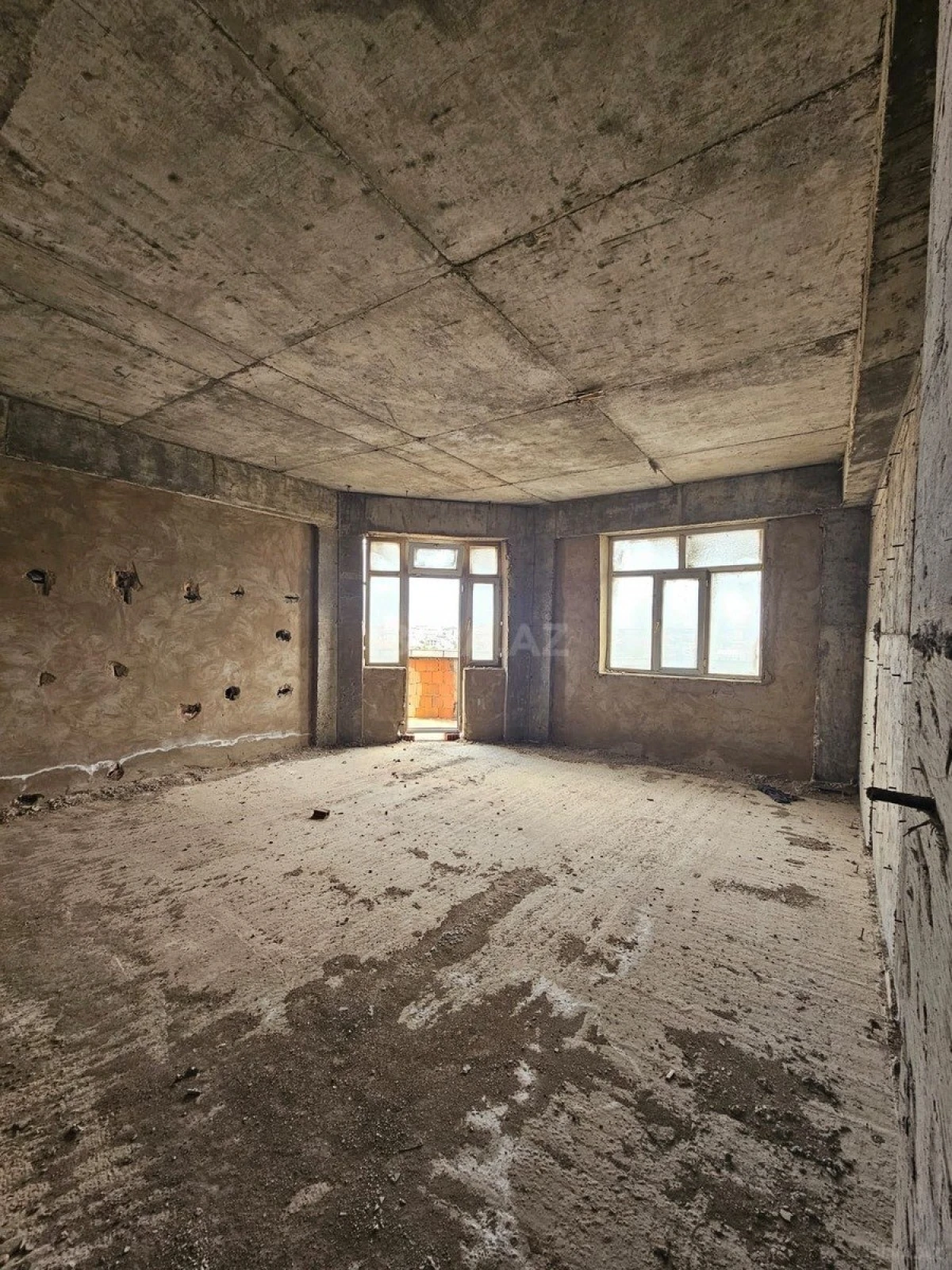 Satılır 3 otaqlı mənzil 135 m²