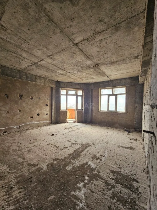 Satılır 3 otaqlı mənzil 135 m²