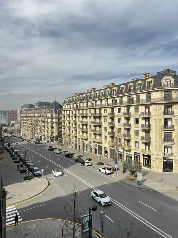 Satılır 3 otaqlı mənzil 140 m²