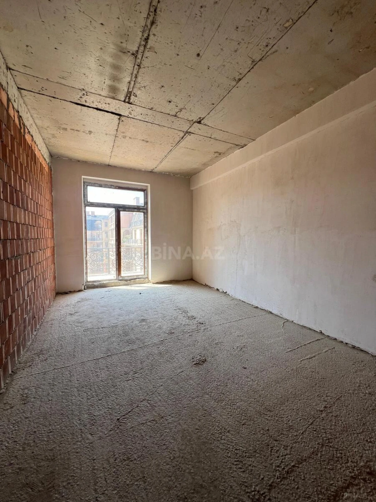 Satılır 3 otaqlı mənzil 140 m²