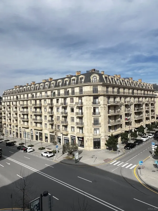 Satılır 3 otaqlı mənzil 140 m²