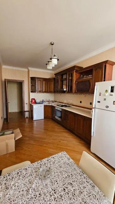 Kirayə verilir 3 otaqlı mənzil 120 m²