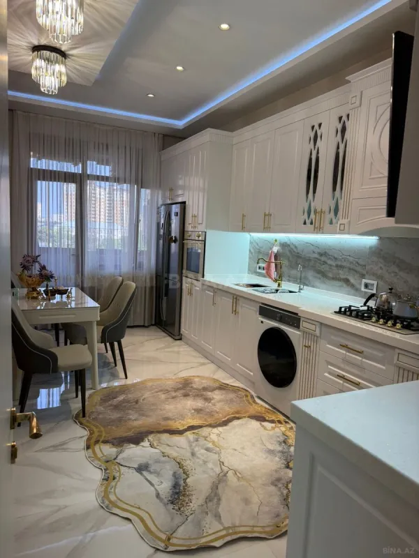 Satılır 3 otaqlı mənzil 130 m²