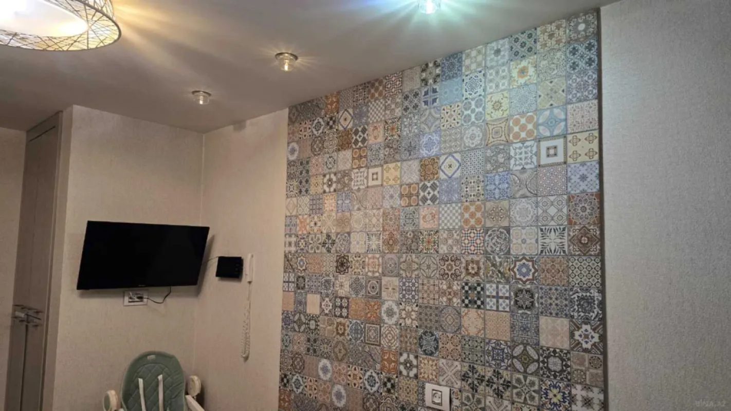 Satılır 5 otaqlı mənzil 120 m²