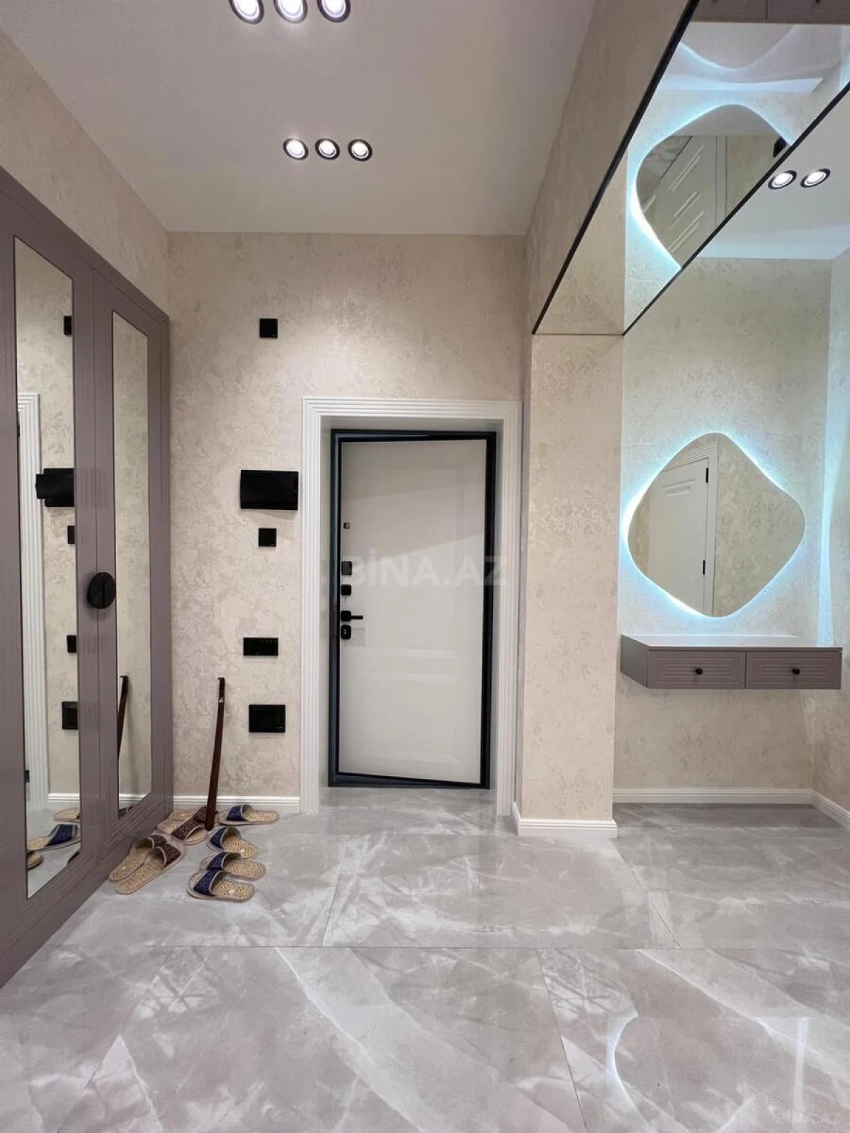 Satılır 2 otaqlı mənzil 67 m²