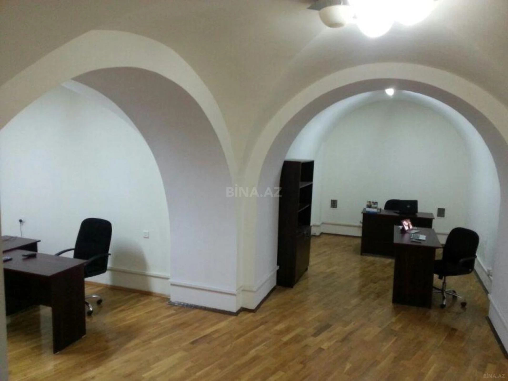 Satılır 2 otaqlı ofis 190 m²