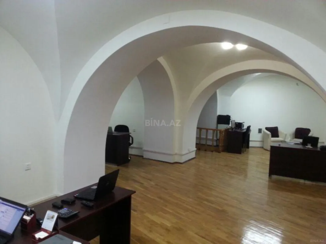 Satılır 2 otaqlı ofis 190 m²