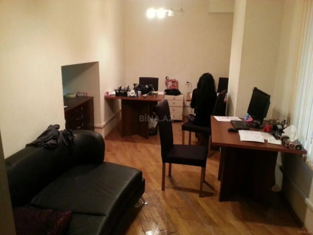 Satılır 2 otaqlı ofis 190 m²