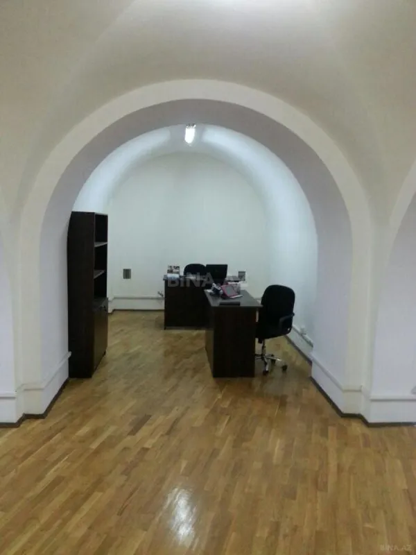 Satılır 2 otaqlı ofis 190 m²
