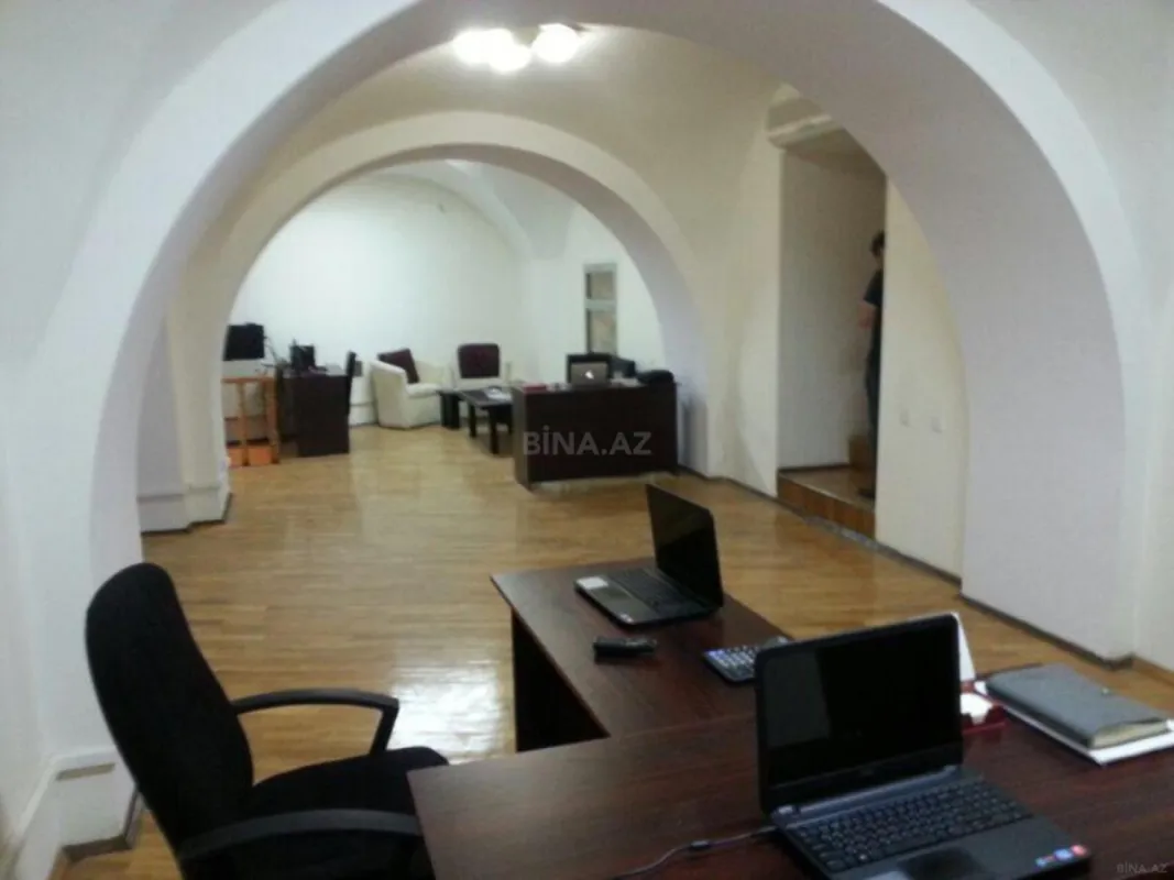 Satılır 2 otaqlı ofis 190 m²