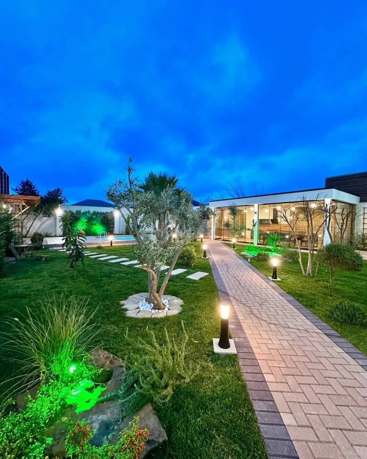 Kirayə verilir 5 otaqlı həyət evi 400 m²