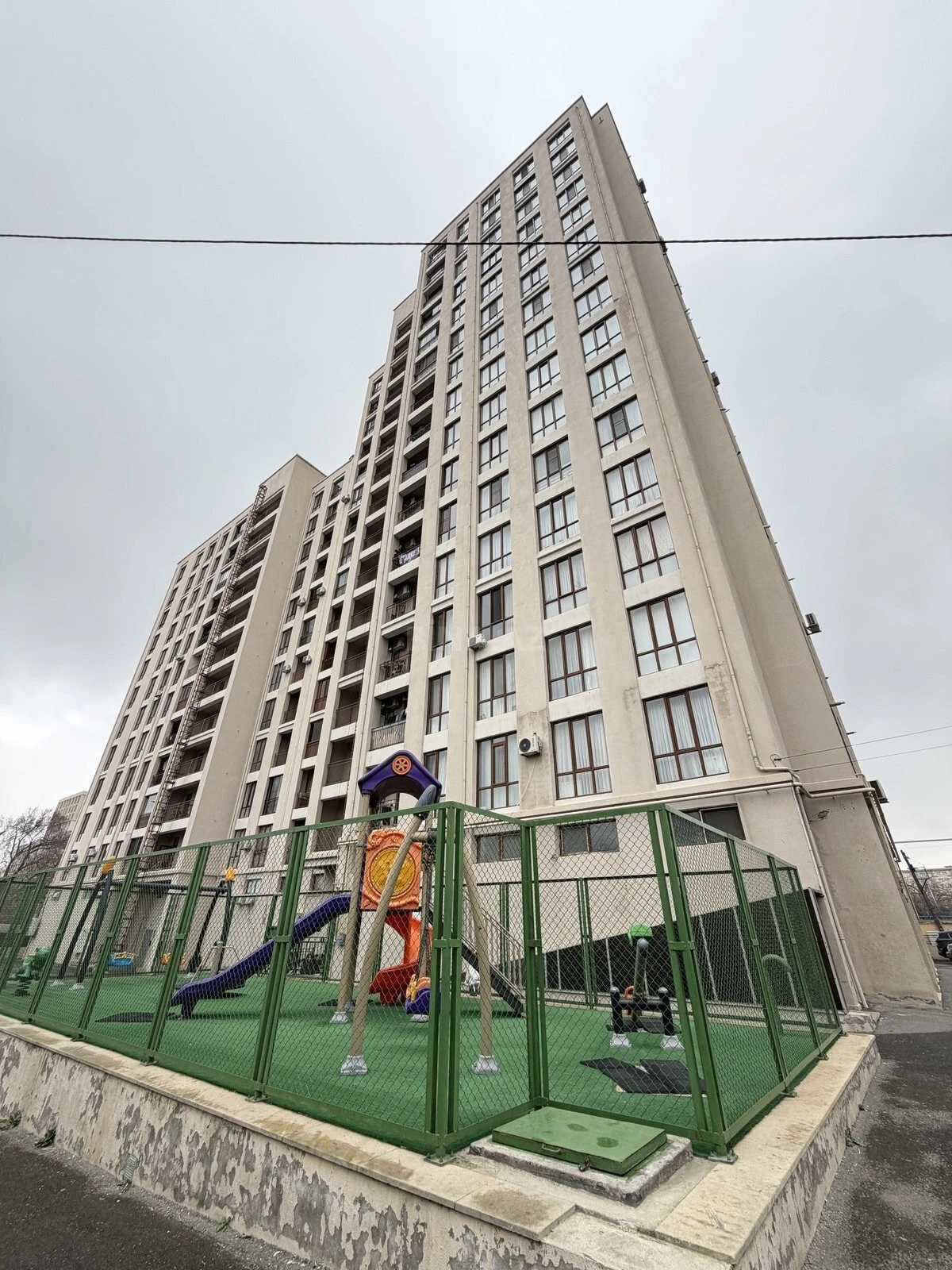 Satılır 1 otaqlı mənzil 43 m²