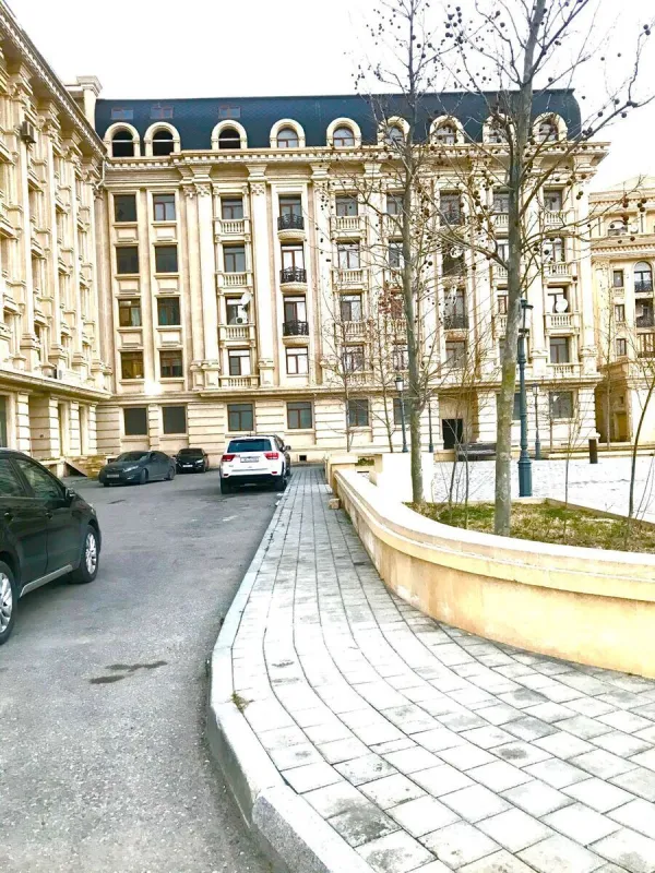 Kirayə verilir 3 otaqlı mənzil 140 m²