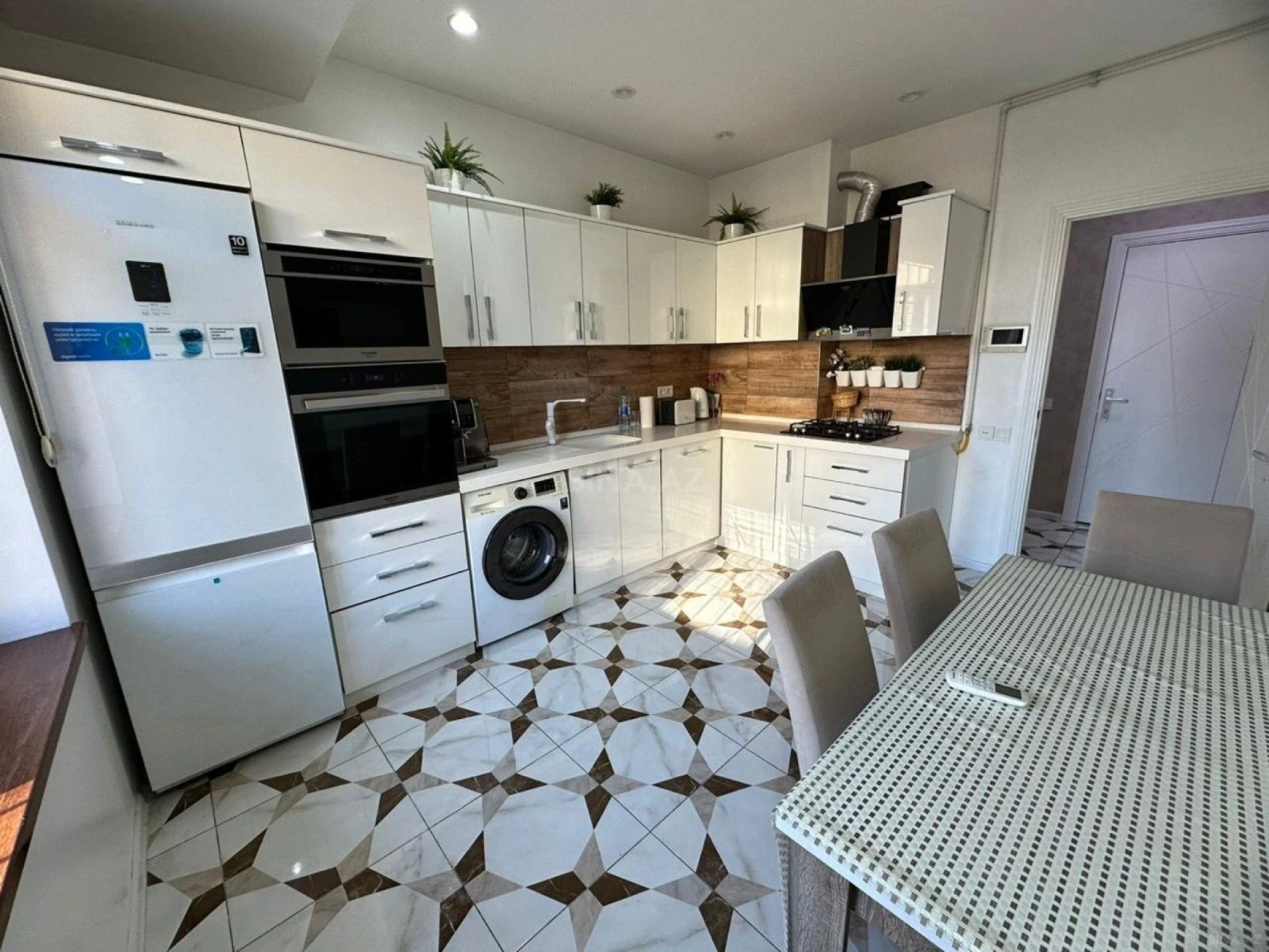 Kirayə verilir 3 otaqlı mənzil 140 m²