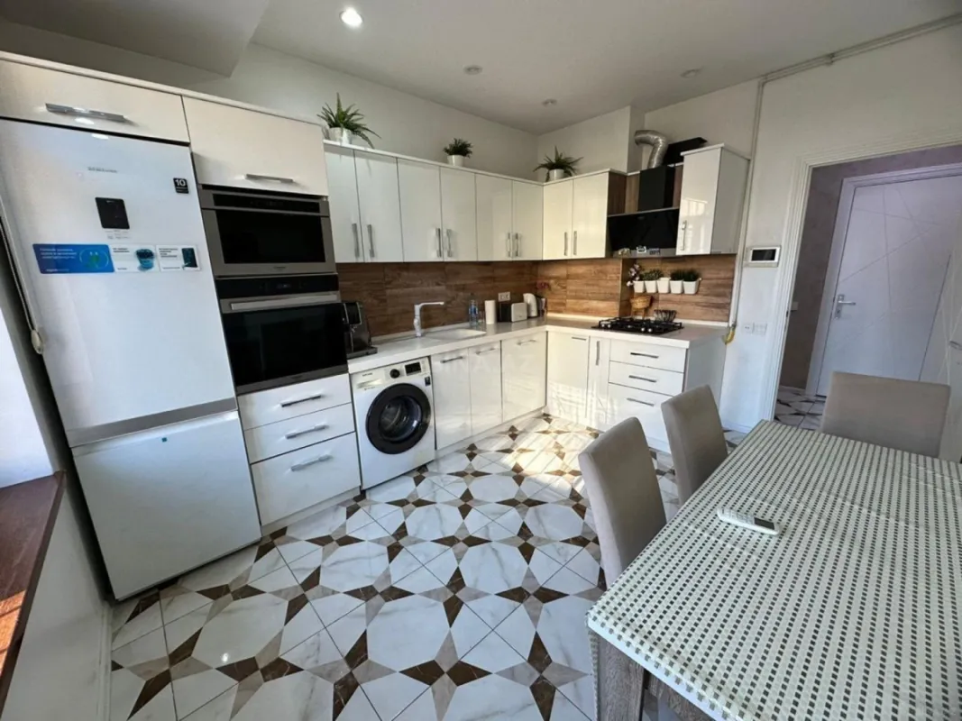 Kirayə verilir 3 otaqlı mənzil 140 m²