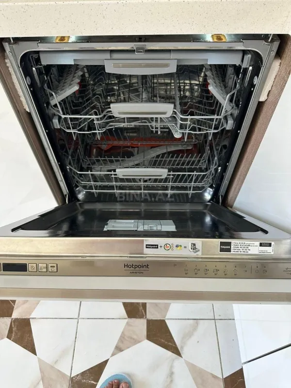 Kirayə verilir 3 otaqlı mənzil 140 m²