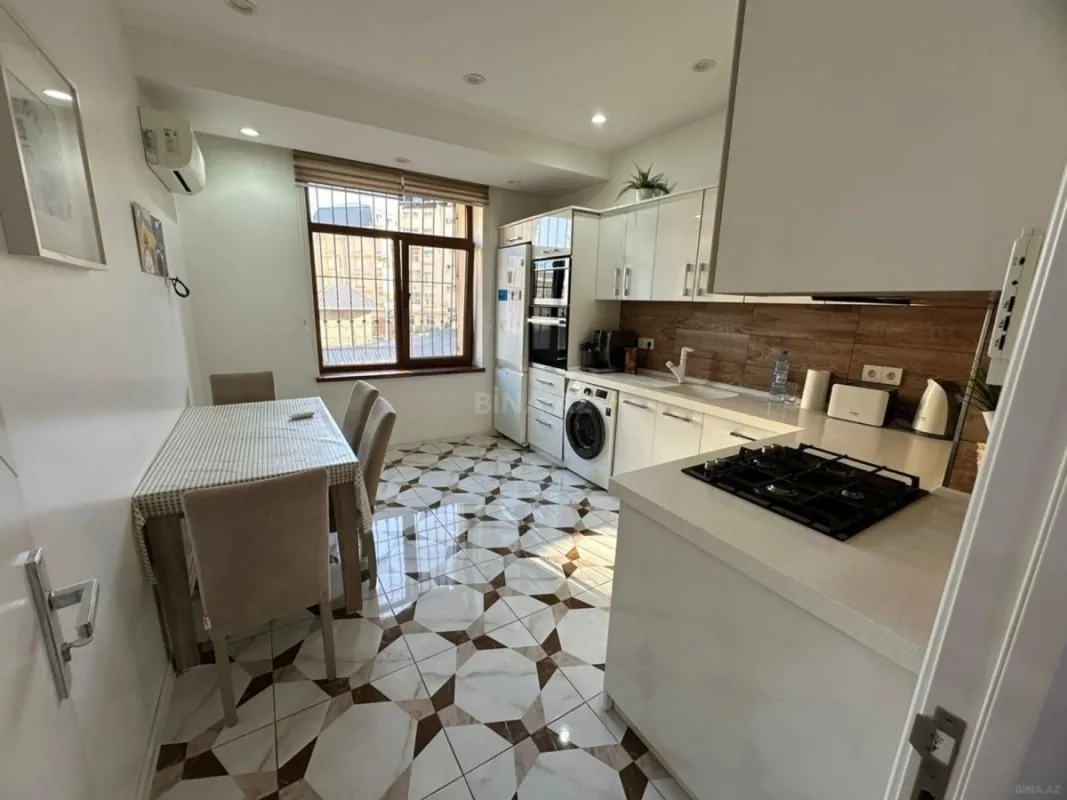 Kirayə verilir 3 otaqlı mənzil 140 m²