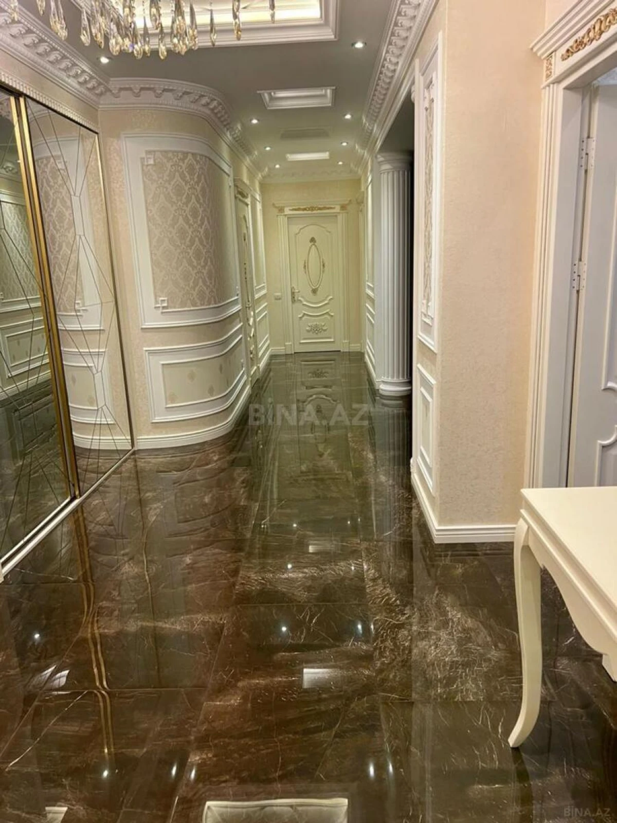 Kirayə verilir 4 otaqlı mənzil 160 m²