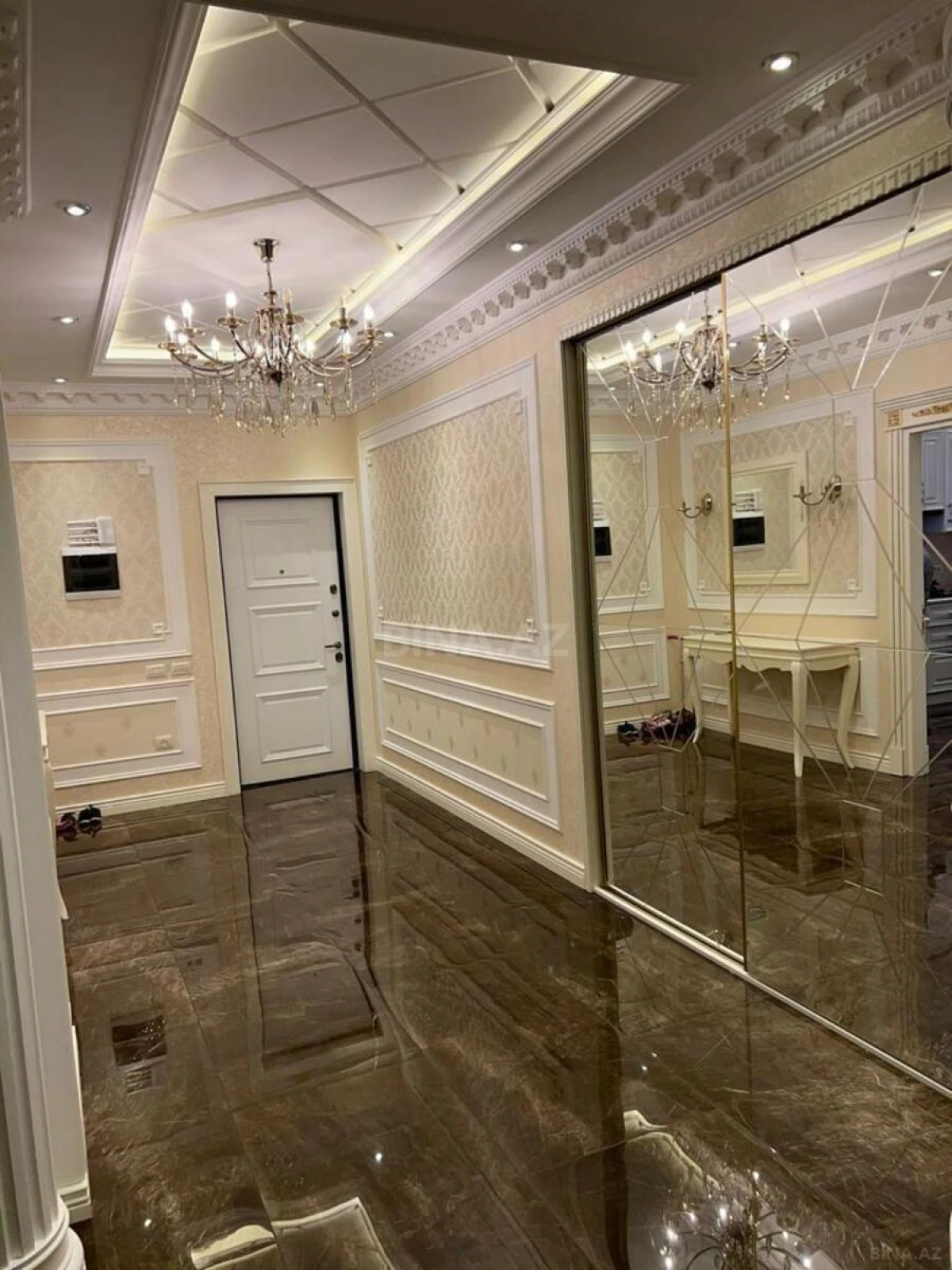 Kirayə verilir 4 otaqlı mənzil 160 m²