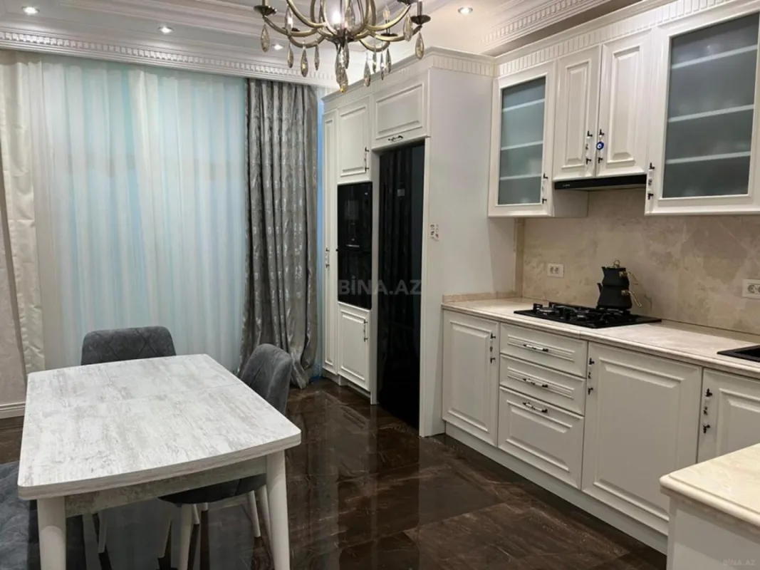 Kirayə verilir 4 otaqlı mənzil 160 m²