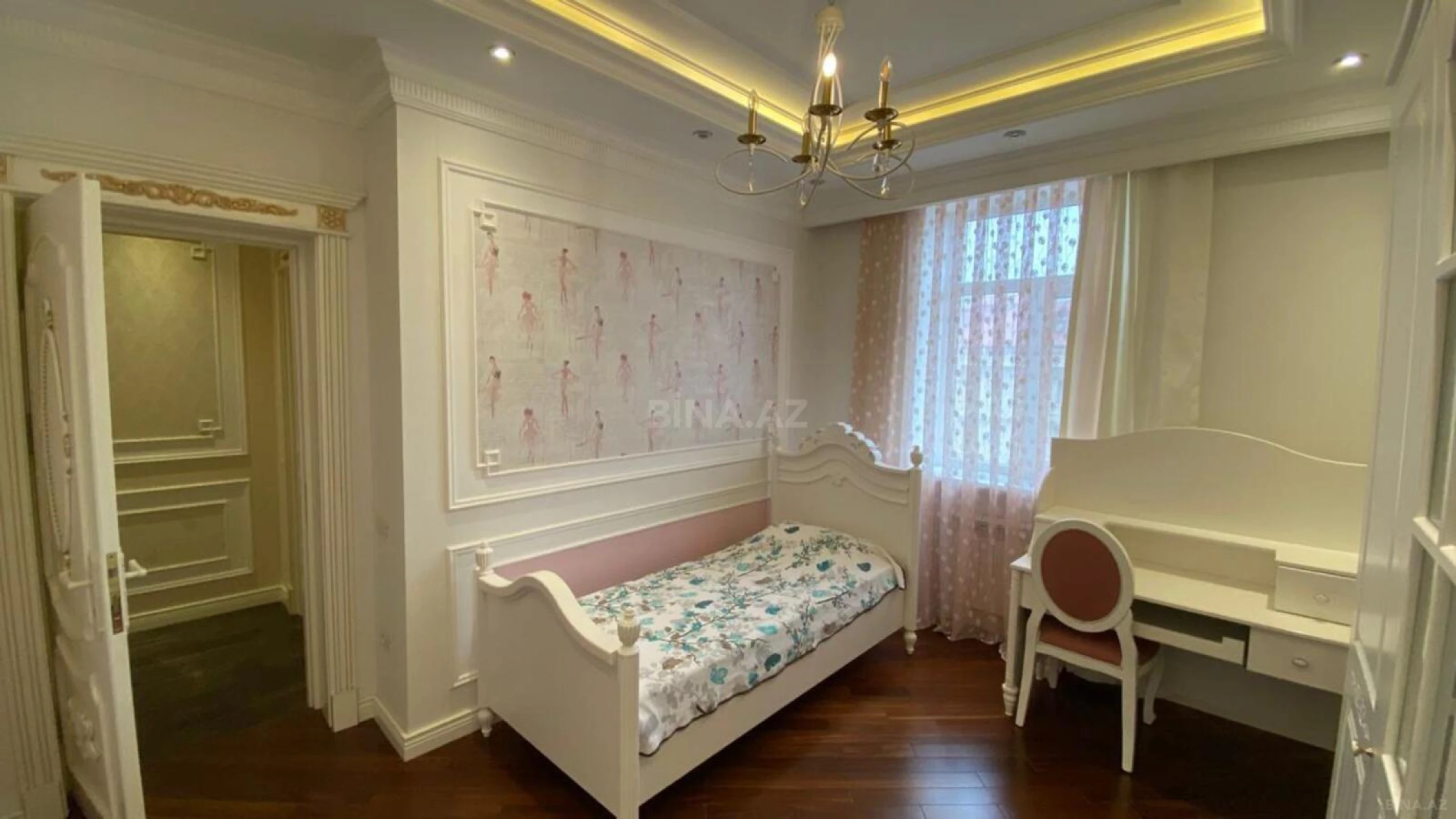 Kirayə verilir 4 otaqlı mənzil 160 m²