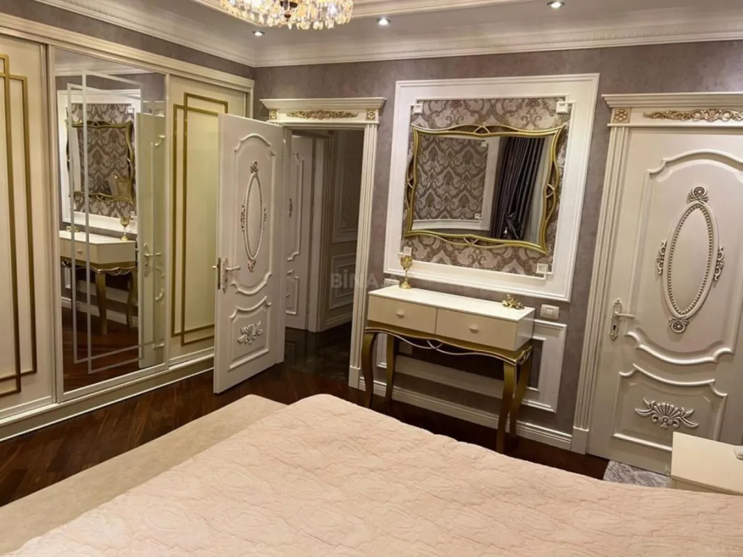 Kirayə verilir 4 otaqlı mənzil 160 m²