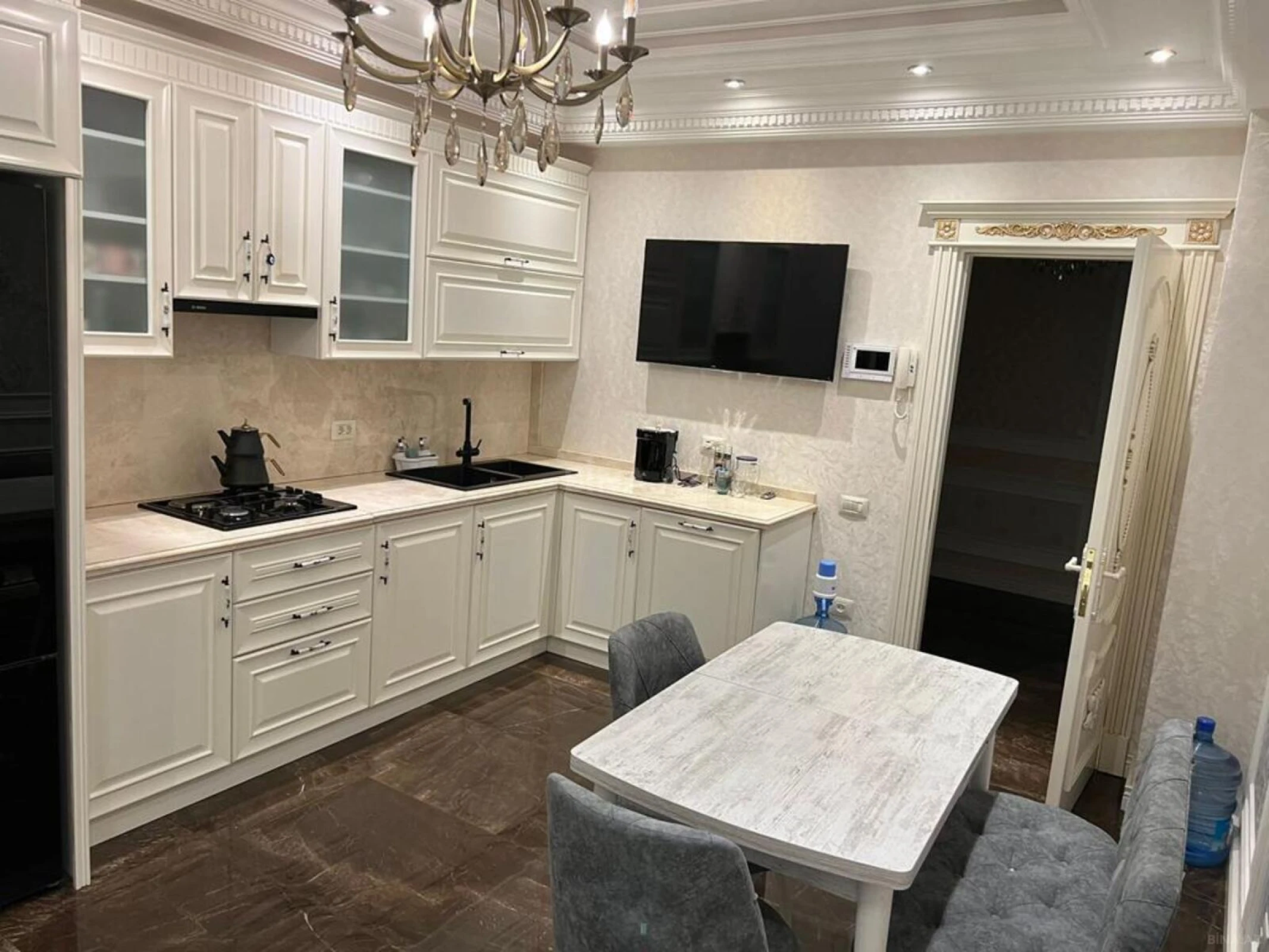 Kirayə verilir 4 otaqlı mənzil 160 m²