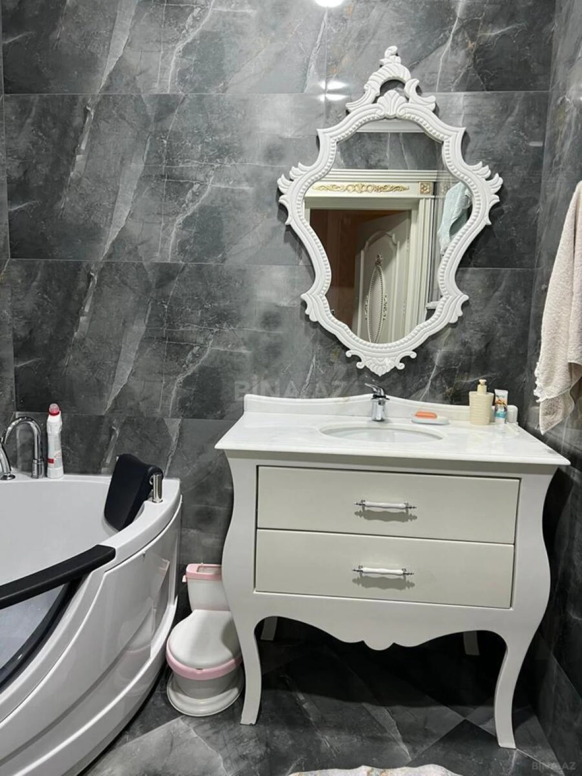 Kirayə verilir 4 otaqlı mənzil 160 m²