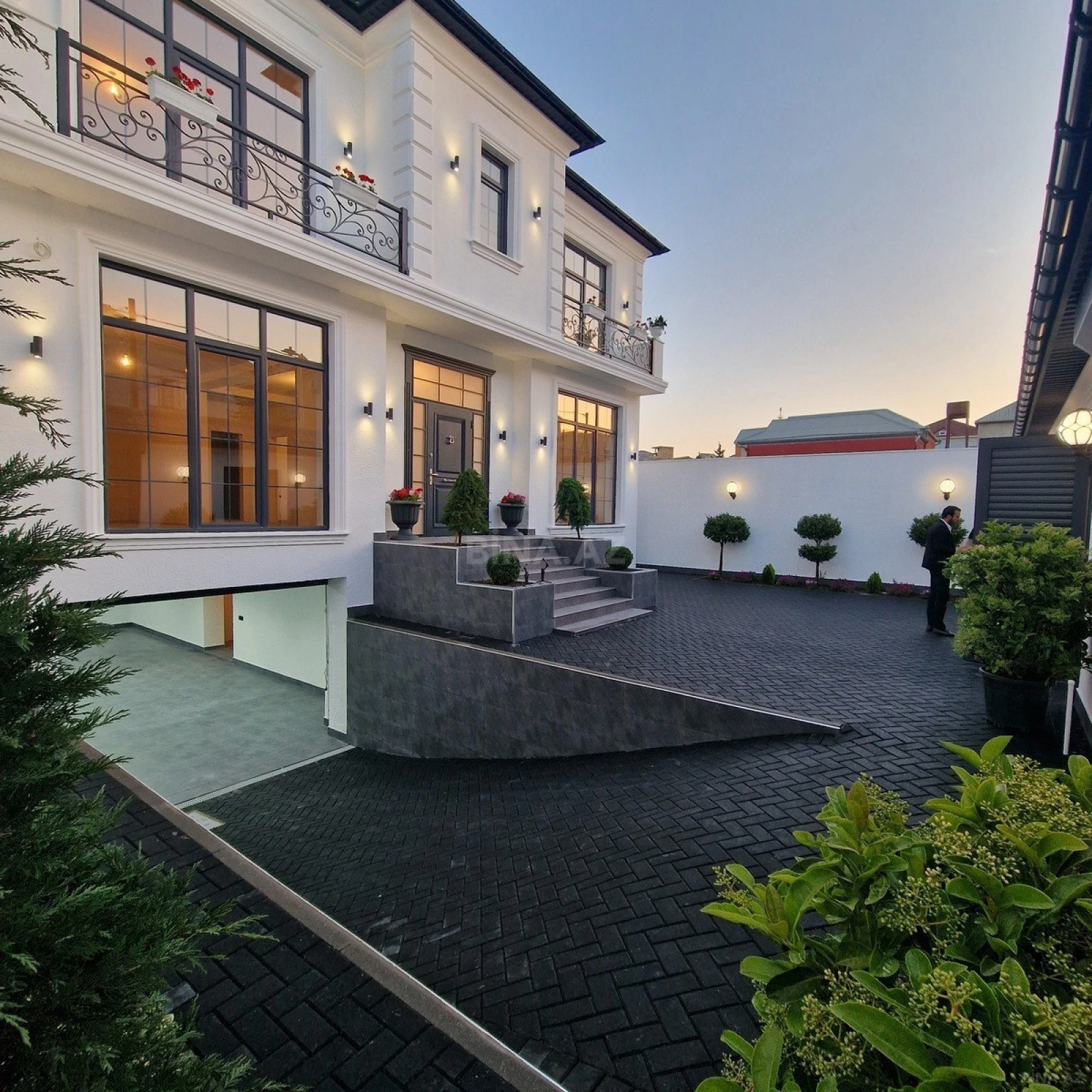 Satılır 7 otaqlı həyət evi 450 m²