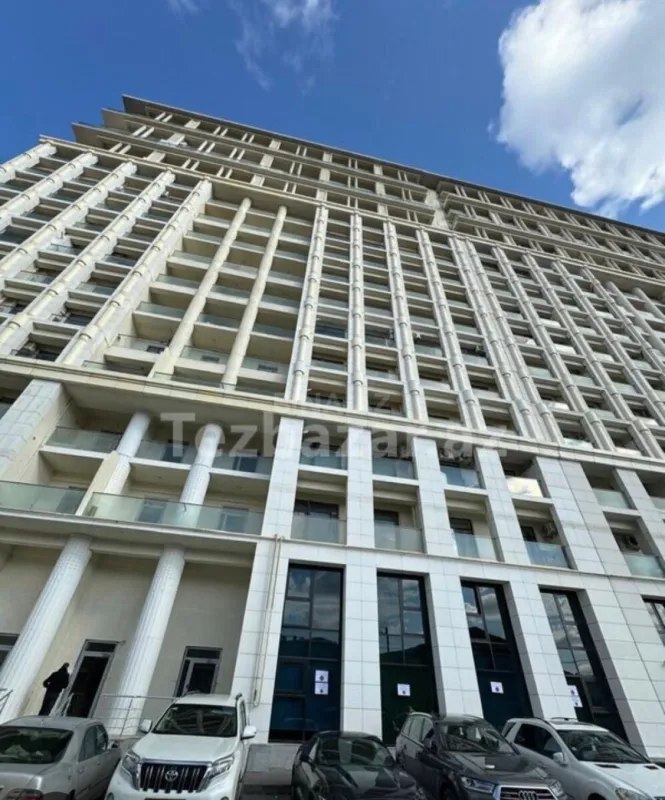 Satılır 4 otaqlı mənzil 143 m²