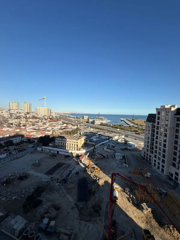 Satılır 4 otaqlı mənzil 143 m²