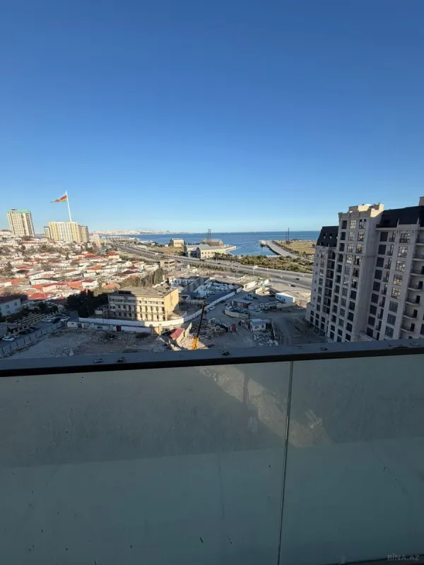 Satılır 4 otaqlı mənzil 143 m²