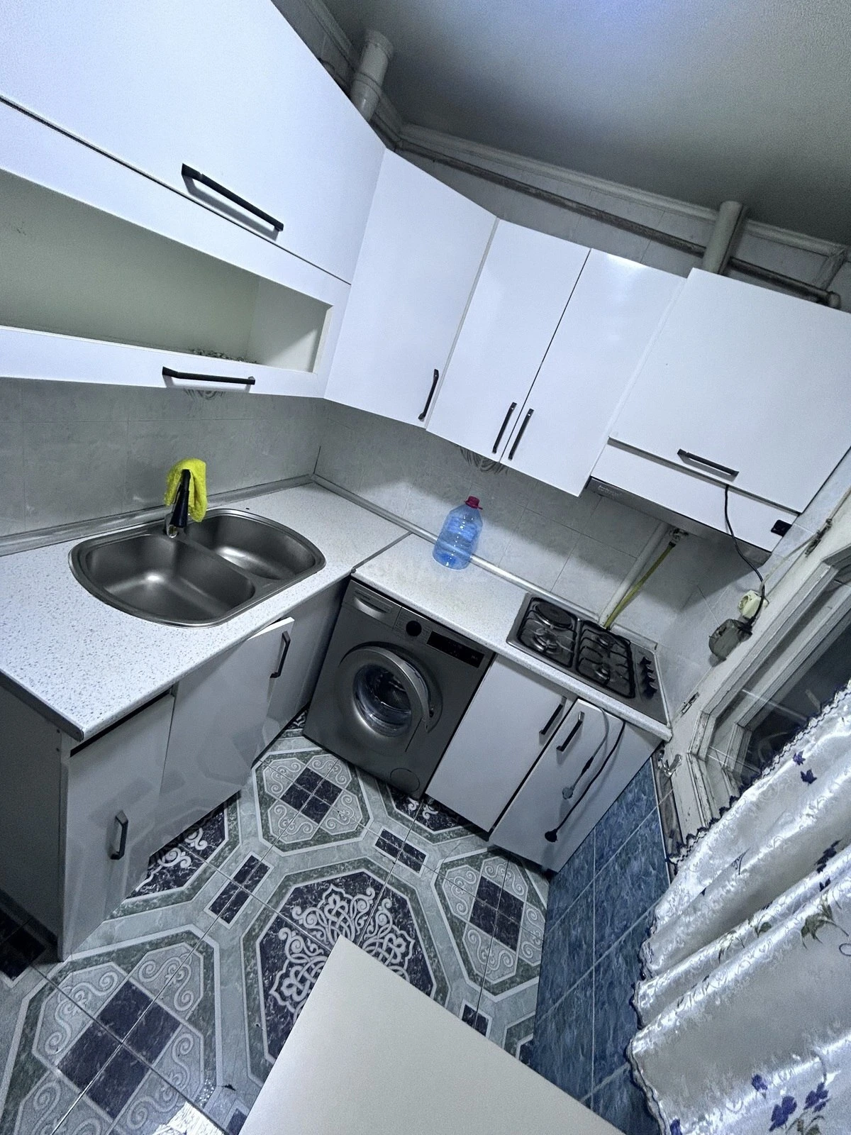 Kirayə verilir 2 otaqlı mənzil 60 m²