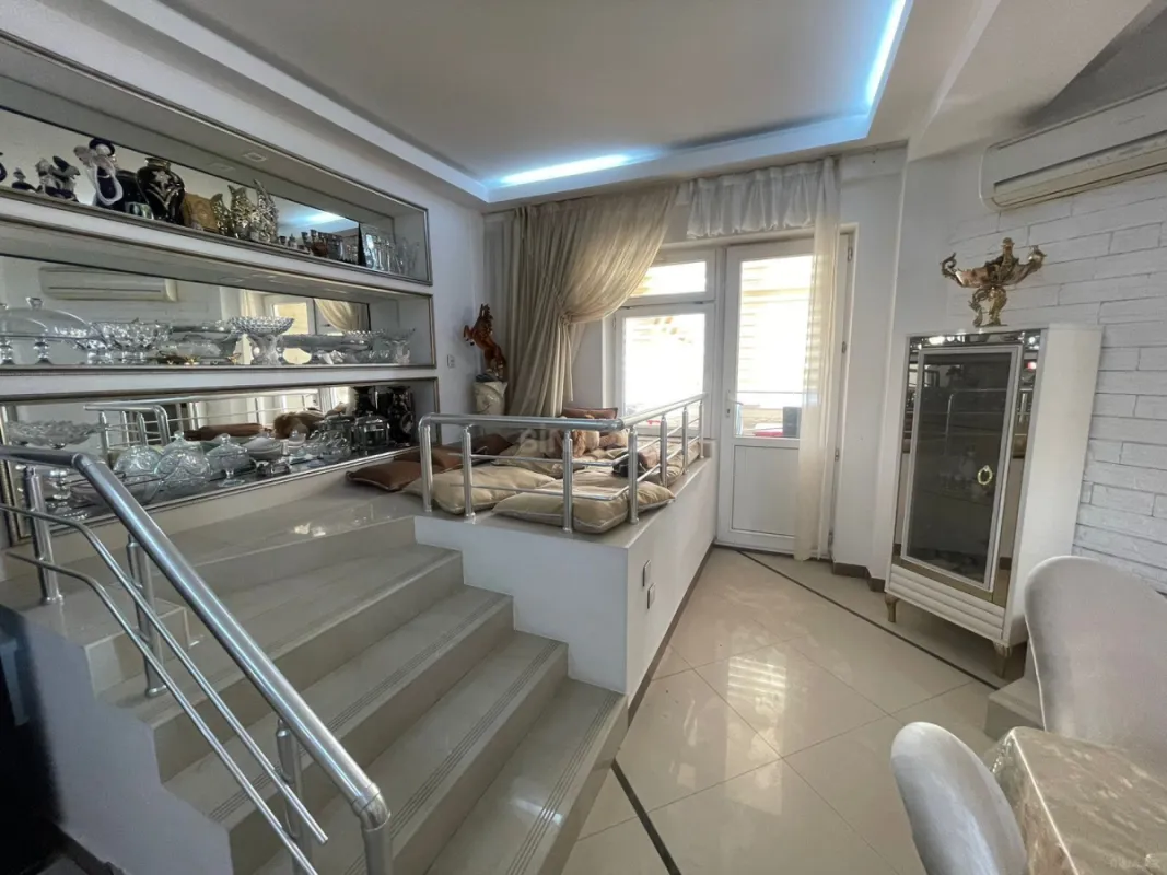 Kirayə verilir 3 otaqlı mənzil 141 m²