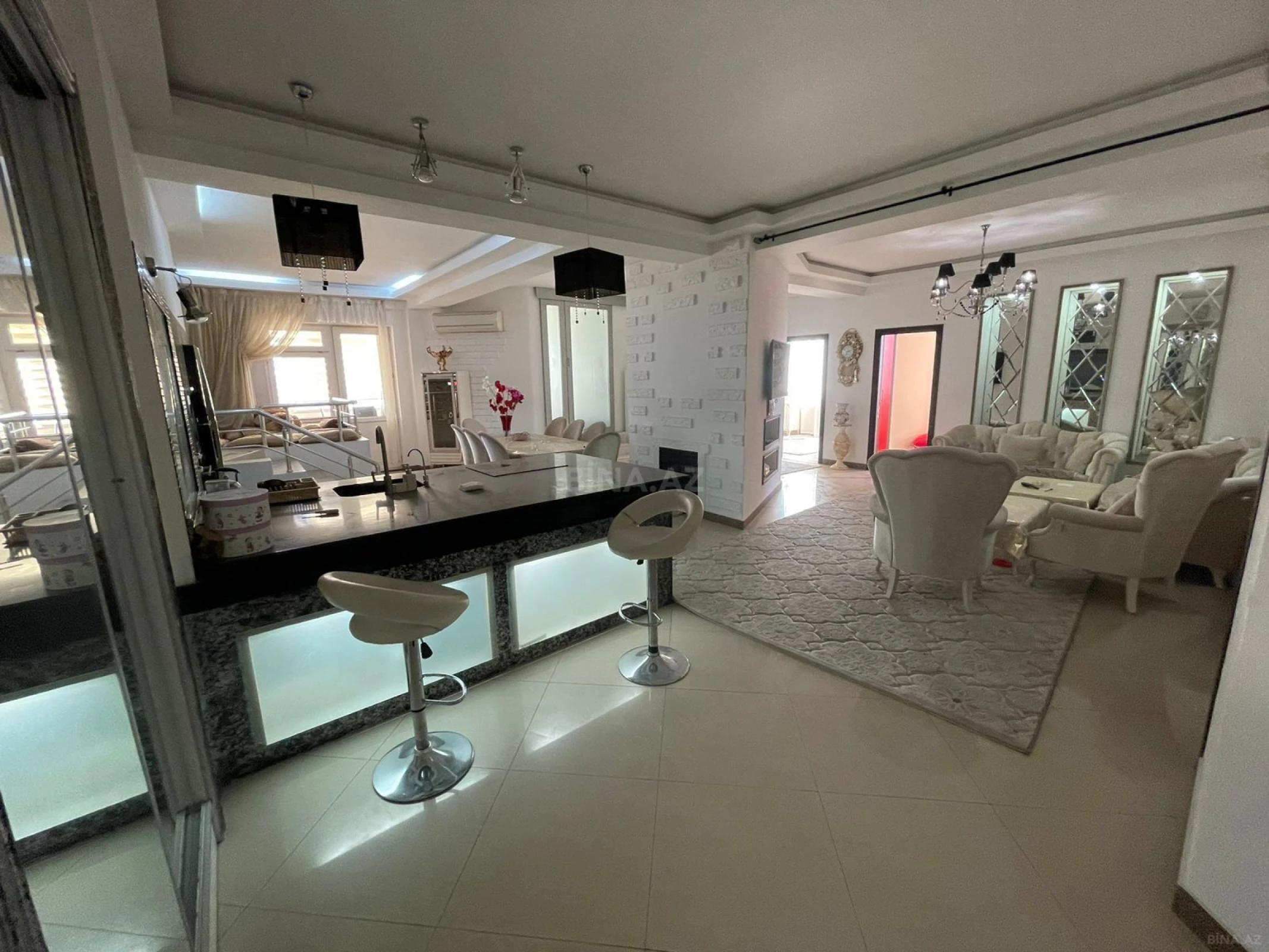 Kirayə verilir 3 otaqlı mənzil 141 m²