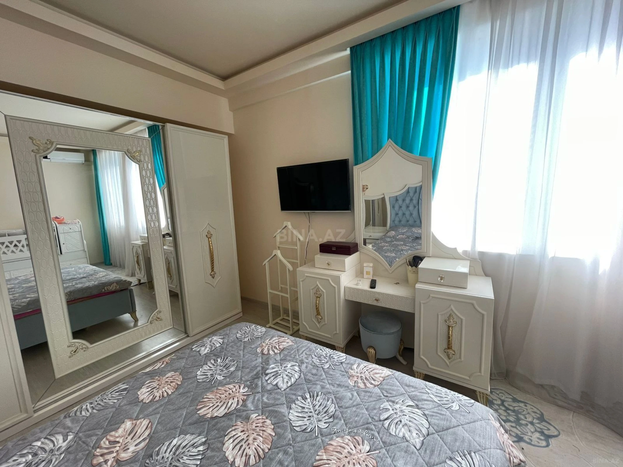 Kirayə verilir 3 otaqlı mənzil 141 m²